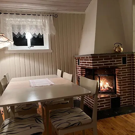 Romslig Hus Naer Varangerfjorden