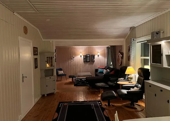 Romslig Hus Naer Varangerfjorden Semesterbostad