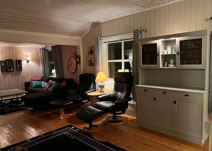 Romslig Hus Naer Varangerfjorden Jakobselv