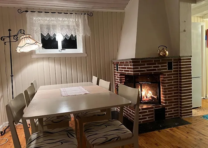Romslig Hus Naer Varangerfjorden