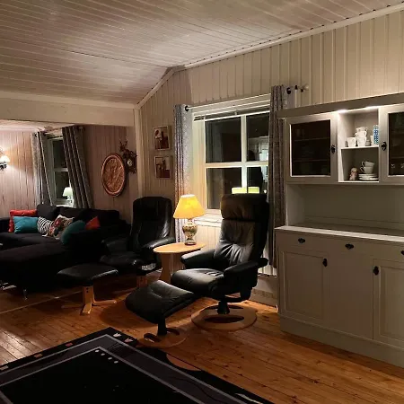 Romslig Hus Naer Varangerfjorden Jakobselv